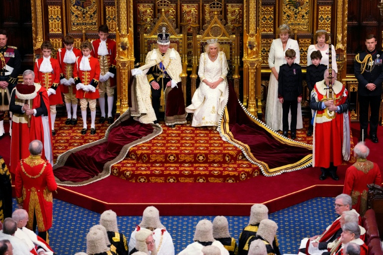 Au Royaume-Uni, le traditionnel discours du roi obscurci par les turbulences autour de Starmer