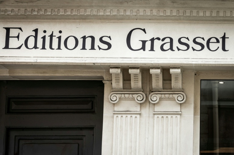 Crise chez Grasset : 170 écrivains montent au front contre Bolloré