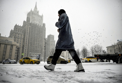 Indignées, des femmes russes sans enfants par choix sont désormais poussées à consulter un psychologue par un Etat terrifié par une natalité en berne qu'aucune mesure d'incitation ne semble capable de redresser - Alexander NEMENOV (AFP)