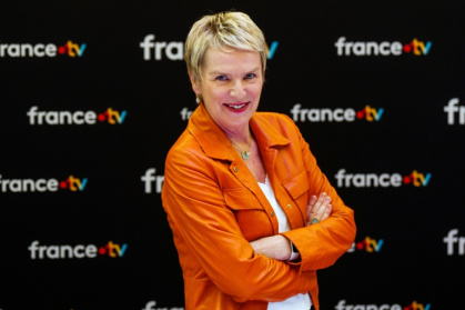 Elise Lucet, présentatrice de l'émission Cash Investigation, pose le 8 juillet 2025 à Paris - DIMITAR DILKOFF (AFP)