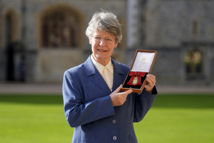 L'astrophysicienne britannique Jocelyn Bell Burnell nommée membre de l’ordre du Mérite de Saint-Michel et Saint-Georges (CMG), au château de Windsor, le 17 février 2026 - Andrew Matthews (AFP)