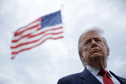 Le président américain Donald Trump s'adresse aux journalistes avant le décollage de Marine One depuis la pelouse sud de la Maison Blanche, le 8 mai 2026 à Washington - - (AFP)
