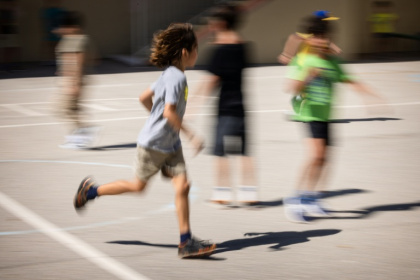 Des élèves dans une école primaire de Marseille, le 2 septembre 2024 - FRANCK FIFE (AFP)
