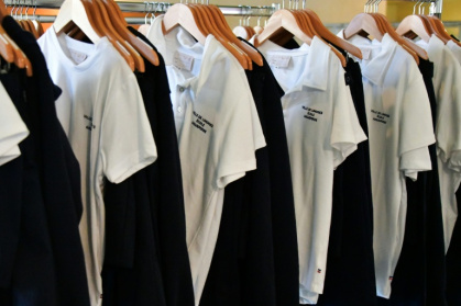 Les uniformes des élèves de l'école primaire Aigueperse de Limoges, le 30 août 2024 - PASCAL LACHENAUD (AFP)