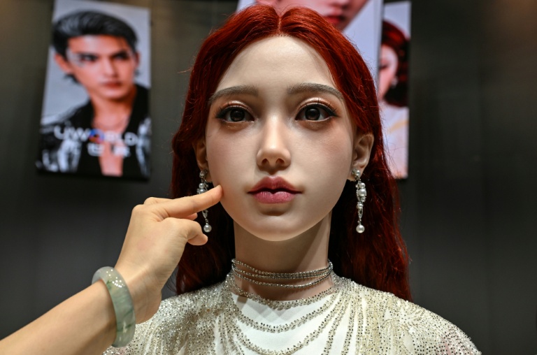 Fatigué d'être seul ? Ce robot chinois à corps d'humain vous tend la main
