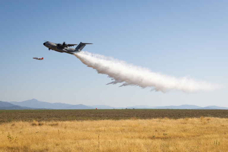 Incendies : l'avion militaire A400M déployé "d'ici à fin juillet", annonce le gouvernement