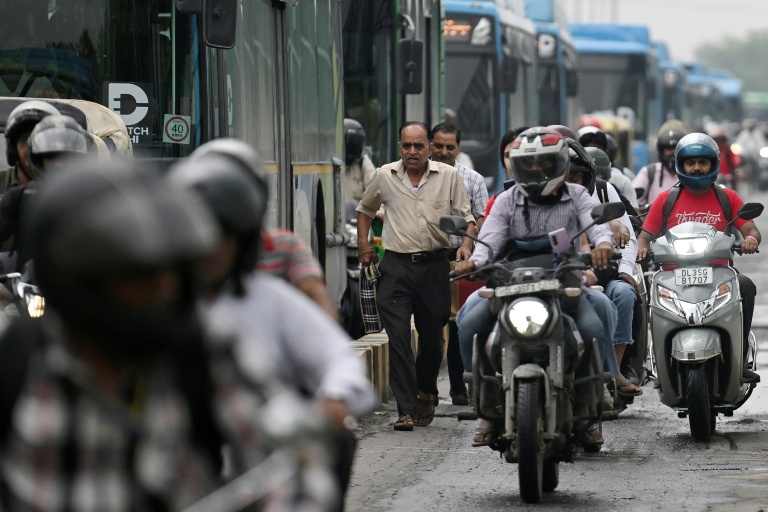 En Inde, dangereuses vies de piétons...