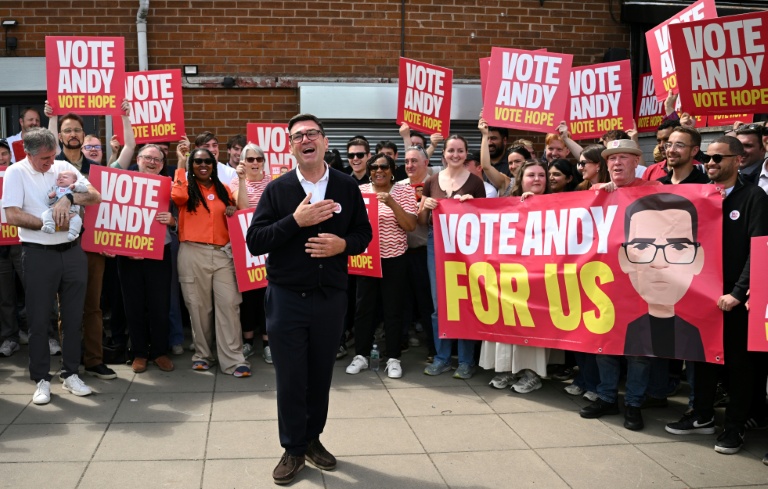 Royaume-Uni : le travailliste Andy Burnham facilement élu député, en position de défier Starmer