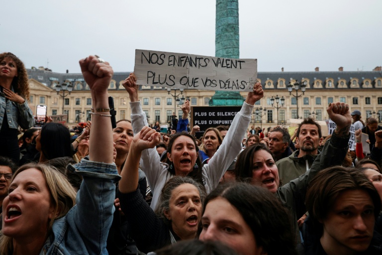 Affaire Lyhanna : des milliers de manifestants en colère interpellent la justice