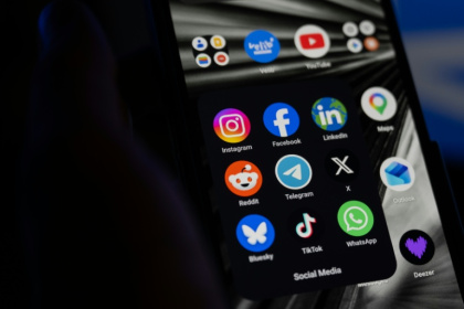 La Malaisie va obliger les principaux réseaux sociaux à vérifier l'âge des utilisateurs et interdire aux moins de 16 ans de créer des comptes, en vertu de nouvelles règles entrées en vigueur lundi - Martin LELIEVRE (AFP)