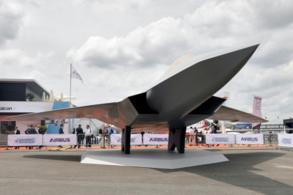Une maquette du NGF, futur avion de combat européen du programme Scaf présenté au Bourget, le 20 juin 2023 - Geoffroy Van der Hasselt (AFP)