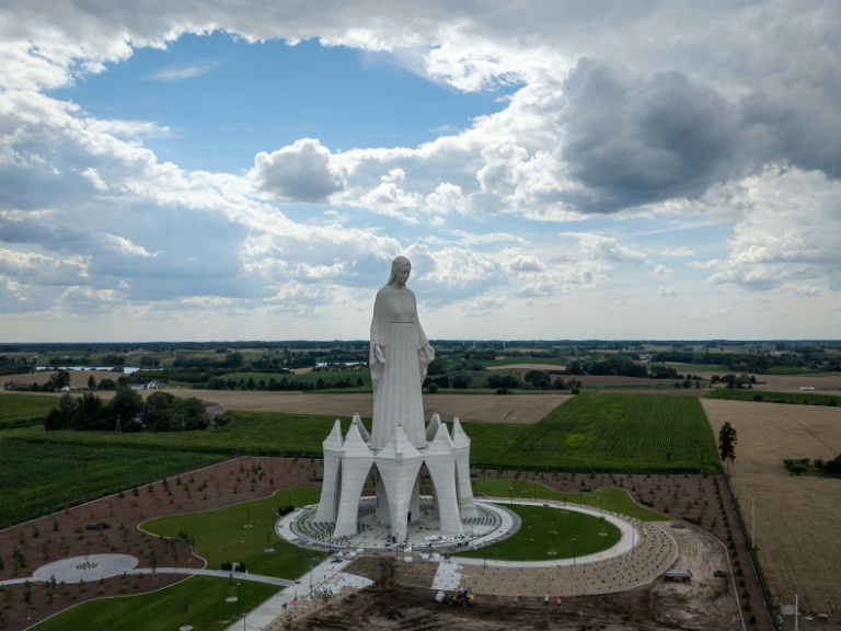 La plus haute statue mariale d'Europe crève les cieux de Pologne