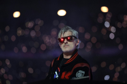 Le DJ français Kavinsky le DJ français Kavinsky, figure de la French Touch, a été retrouvé mort à son domicile quelques jours avant son 51e anniversaire, ici à Paris 2024 - Thibaud Moritz (AFP)