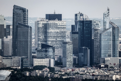 Le quartier d'affaires de La Défense, dans les Hauts-de-Seine, vu depuis la tour Montparnasse à Paris, le 14 juillet 2025 - Thibaud MORITZ (AFP)