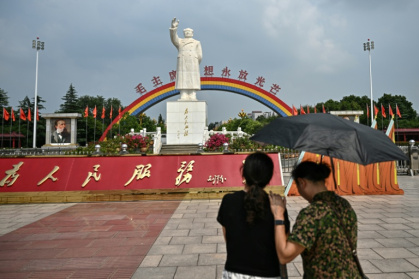 La statue de Mao Zedong sur la plage "l'Orient est rouge" à Nanjie, en Chine, le 20 août 2026 - Pedro PARDO (AFP)