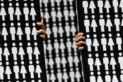 L'essor de l'intelligence artificielle pourrait renforcer les disparités de genre sur le marché du travail si aucune mesure n'est prise, avertissent des responsables du Forum économique mondial et de LinkedIn - Jim WATSON (AFP)