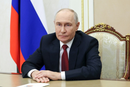 Photo diffusée par l'agence officielle Sputnik le 16 septembre 2026 montrant le président russe Vladimir Poutine lors d'une allocution télévisée - Igor IVANKO (AFP)