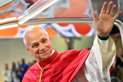 Le pape Léon XIV arrive au Stade de France dans sa papamobile le 25 septembre 2026 à Saint-Denis, près de Paris - LOU BENOIST (AFP)