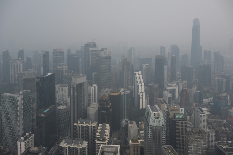 Fumées toxiques en Asie du Sud-Est : bond des ventes de bonbonnes d'oxygène et purificateurs d'air