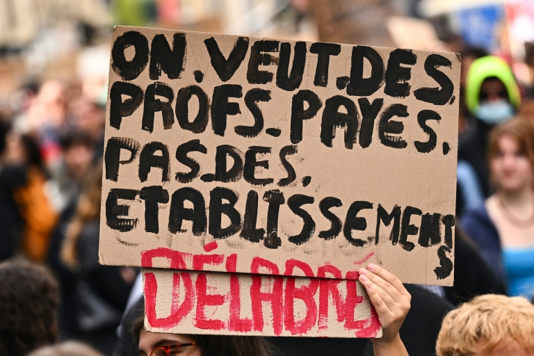 "Besoin de changement" : les lycéens mobilisent et appellent à poursuivre le mouvement