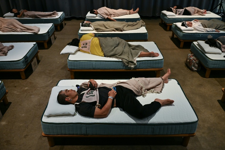 Le Japon en manque de sommeil excelle dans un concours du meilleur dormeur