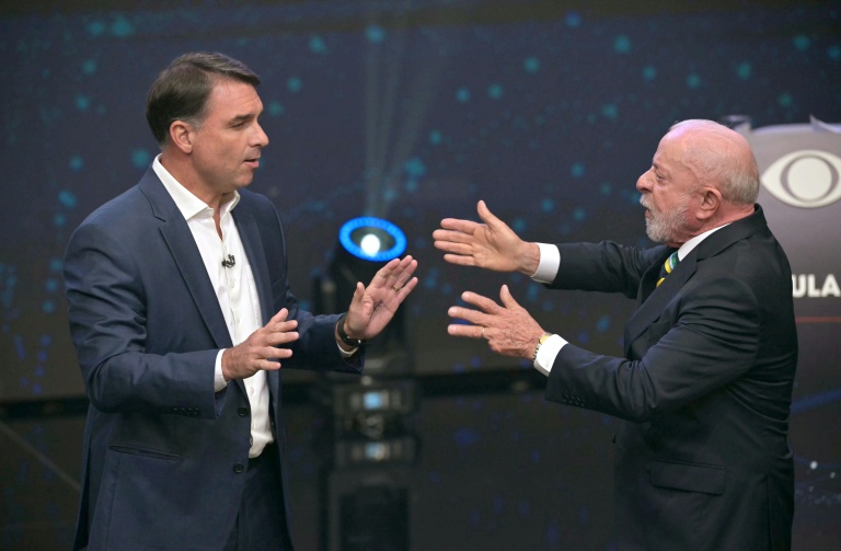 "Clown", "corrompu" : Lula et Flavio Bolsonaro s'écharpent lors de leur premier débat
