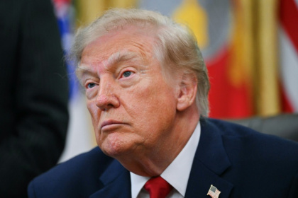Le président américain Donald Trump dans le Bureau ovale de la Maison Blanche, à Washington, le 7 octobre 2026 - Alex WROBLEWSKI (AFP)