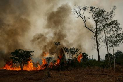 Un feu de forêt à Autazes dans l'Etat d'Amazonas, dans le nord du Brésil, le 9 octobre 2026 - MICHAEL DANTAS (AFP)